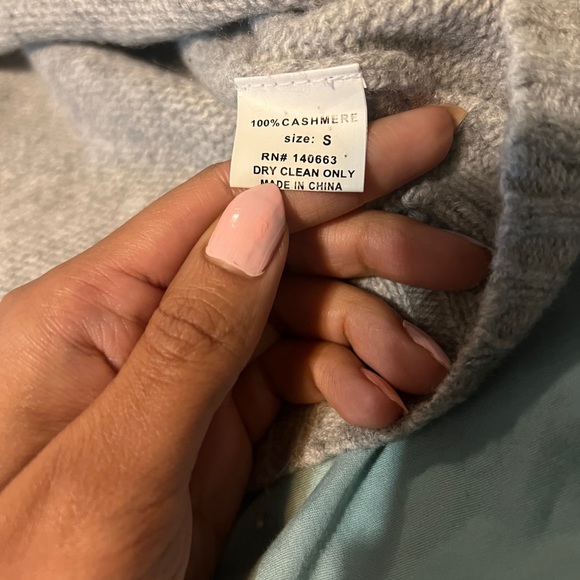 Cashmere sweater gray turtleneck cable knit super soft natural fibers - Picture 5 of 5